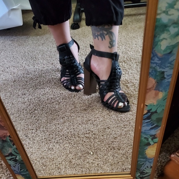 Black shoes - Picture 2 of 6